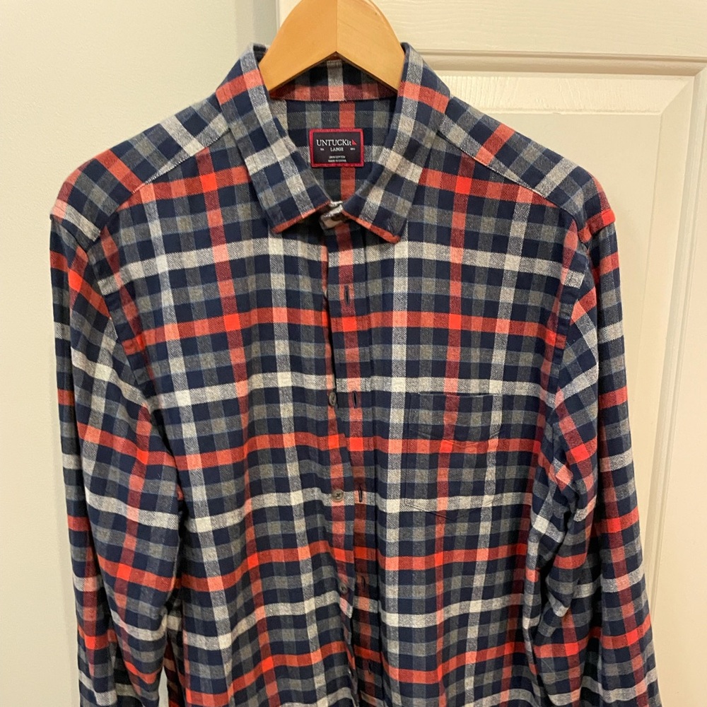 Large UNTUCKit Flannel Shirt